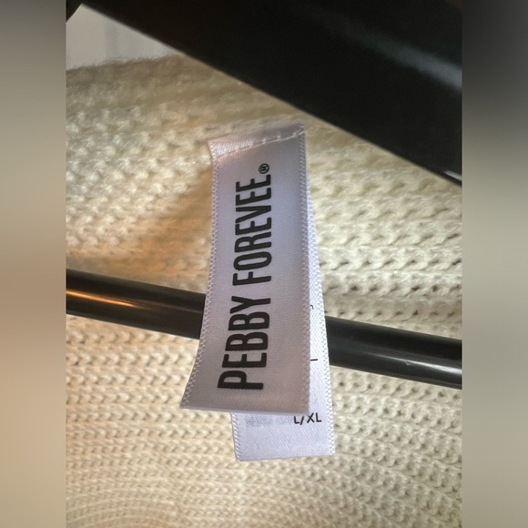 NWOT Cream studded sleeve cardigan only worn once - Picture 9 of 12